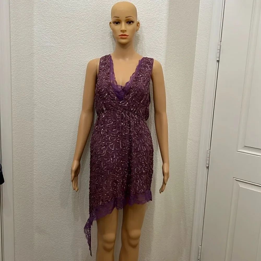 Alice + Olivia Dress Plum Purple V Neck Sleeveless Lace Sequin Slimming Side Hem